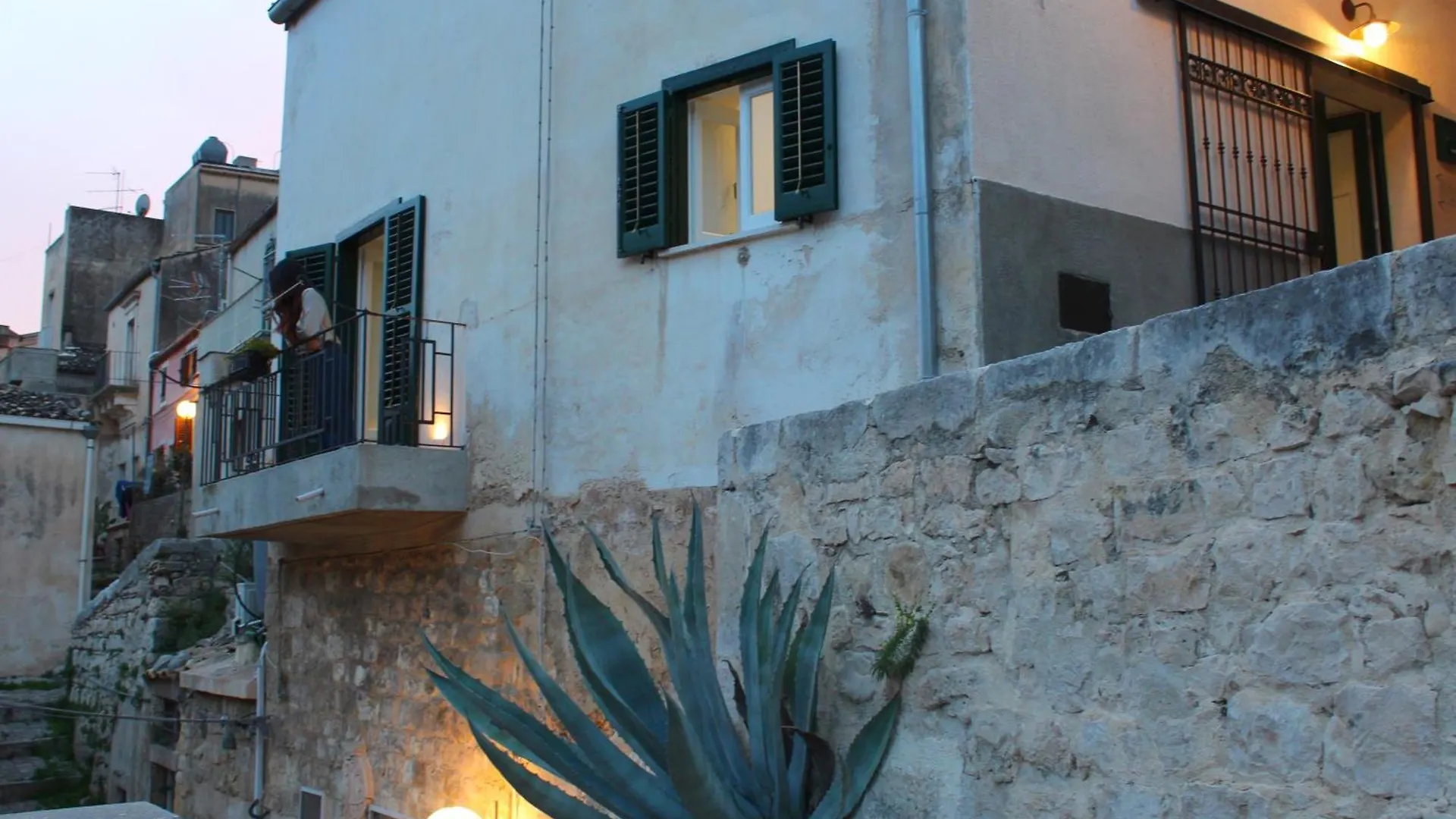 Verdefoglia House Modica 0*,